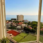 アパート 45 Pearl 1-bedrooms Sea View オデッサ